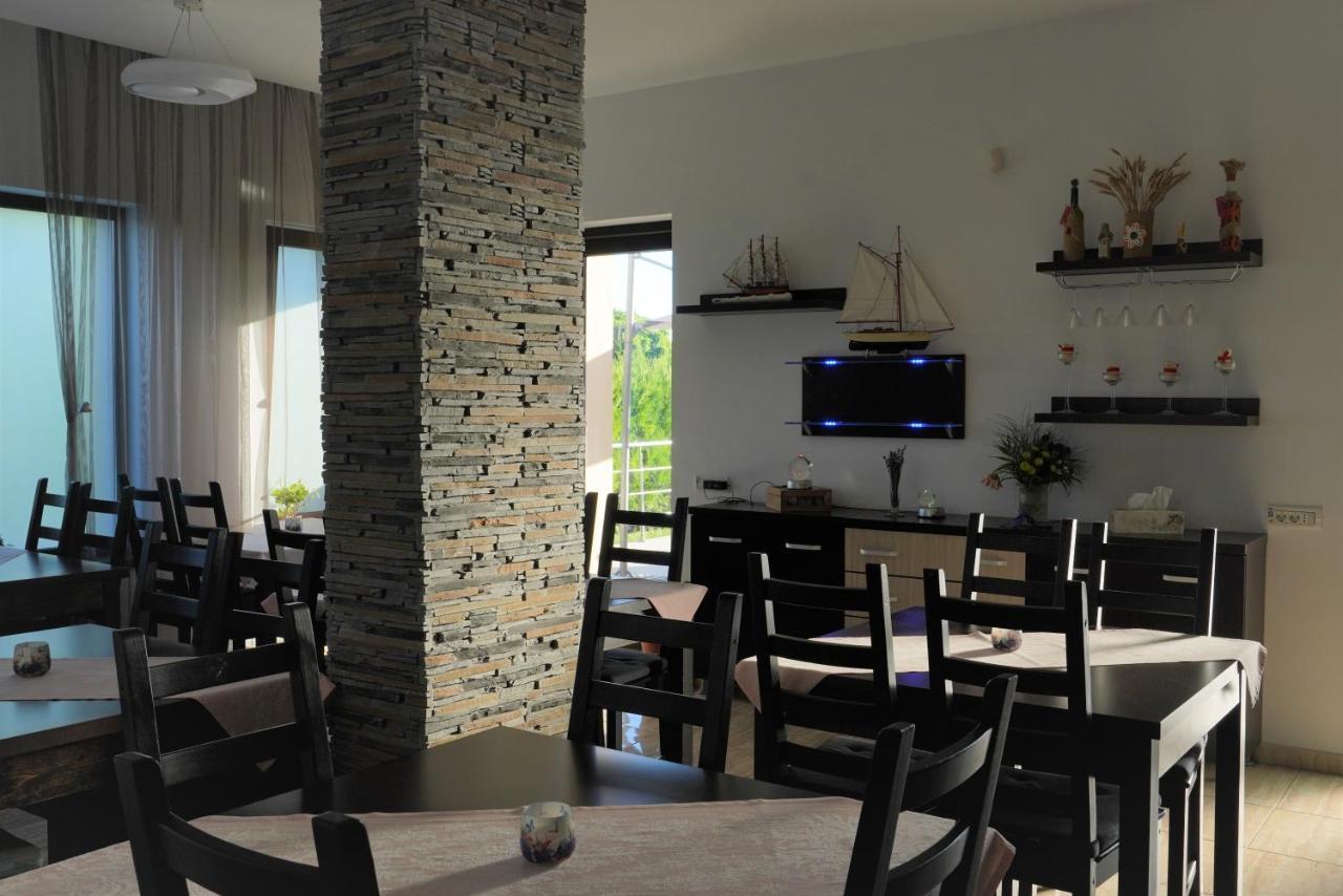 Indeep Club Otel Cumpăna Dış mekan fotoğraf